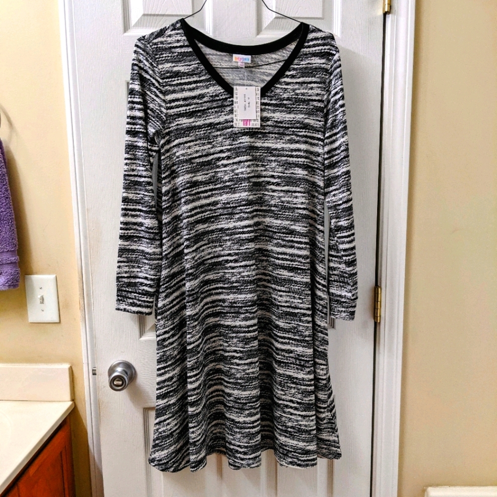 🤍 Lularoe Emily 🖤